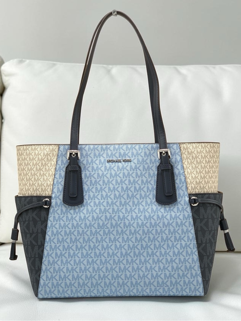 Voyager Large Color-Block Signature Logo
Tote Bag